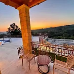 Garden & Pool Villa Tirana