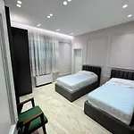别墅 Garden & Pool 地拉那