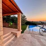 Villa Garden & Pool *