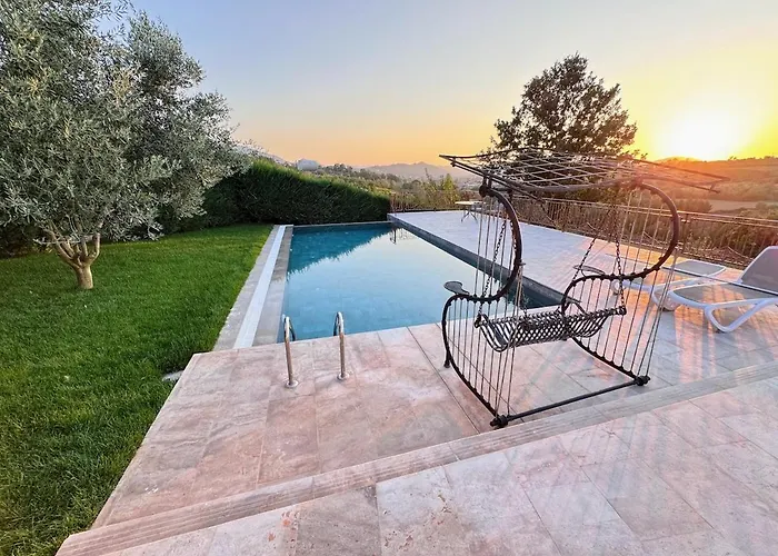 Villa Garden & Pool Tirana