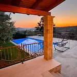فيلة Garden & Pool *