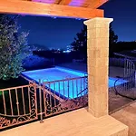 Garden & Pool تيرانا