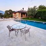 فيلة Garden & Pool تيرانا
