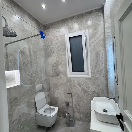 别墅 Garden & Pool 地拉那