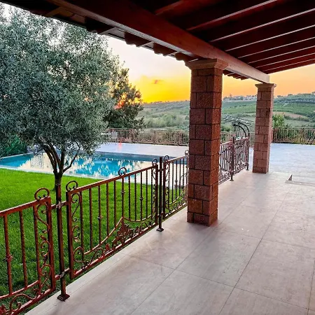 Villa Garden & Pool