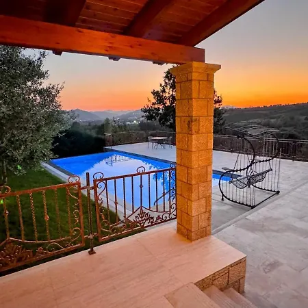 Villa Garden & Pool *