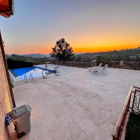 Garden & Pool 别墅 地拉那