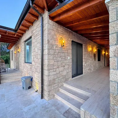 Garden Villa&pool Villa Tirana