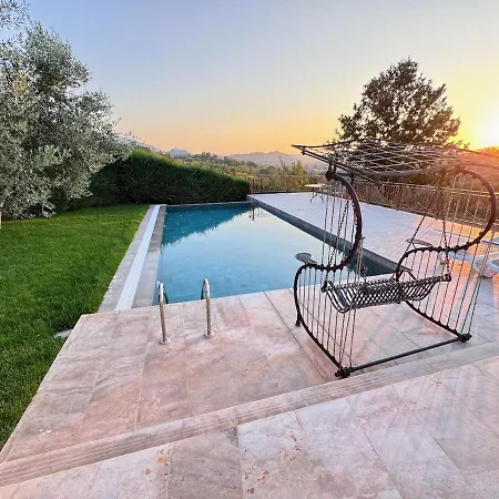 别墅 Garden & Pool 地拉那