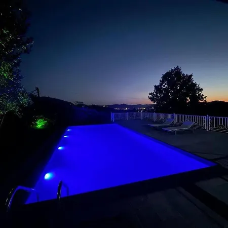 Garden & Pool 别墅 *