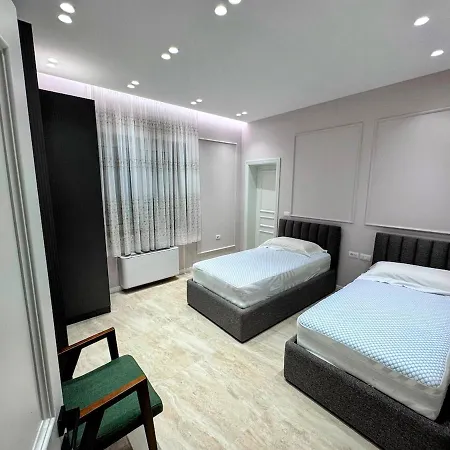 别墅 Garden & Pool 地拉那