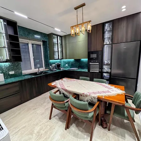 Garden & Pool 别墅 *