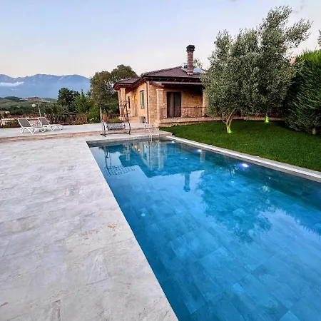 别墅 Garden & Pool 地拉那