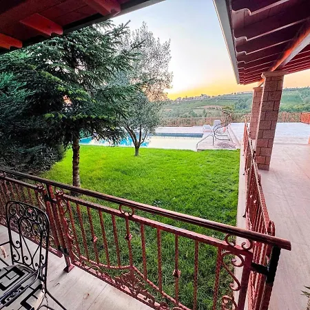 Villa Garden & Pool Tirana