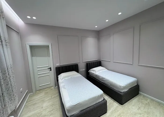 Garden & Pool * ティラナ