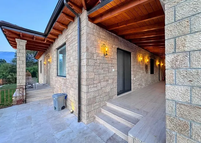 Garden Villa&pool Villa Tirana