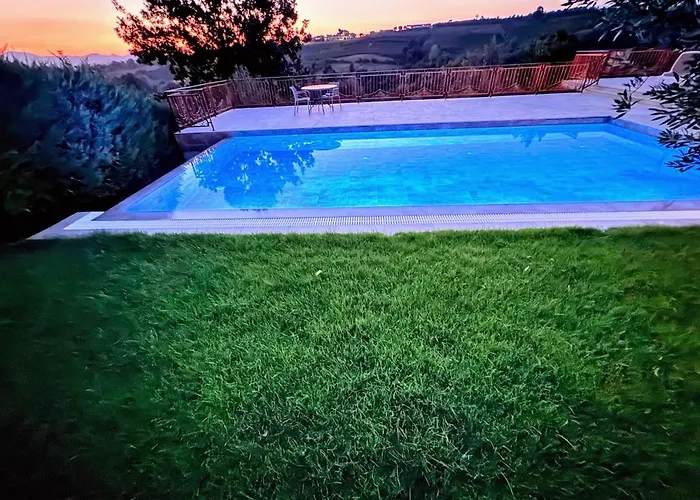 ヴィラ Garden & Pool ティラナ