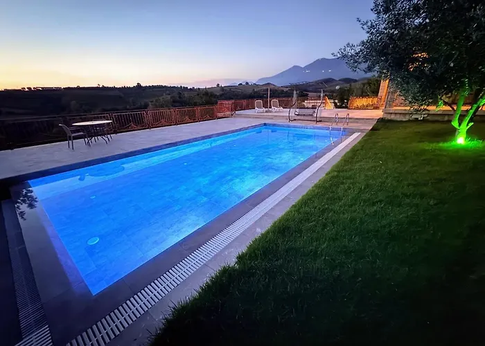 Garden & Pool * ティラナ